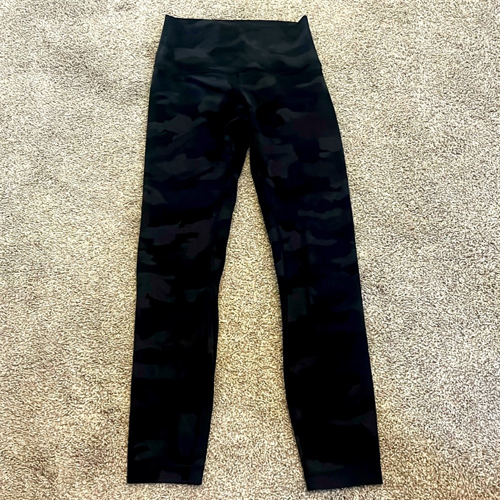 Lululemon long capri black camouflage tights